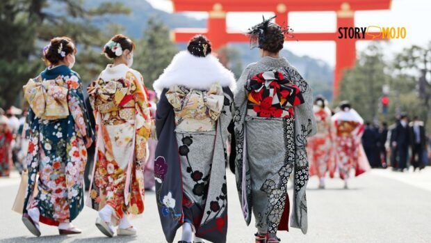 a group of women wearing traditional japanese clothing