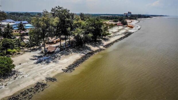 Remis_Beach_Coastline_Tourism_Selangor